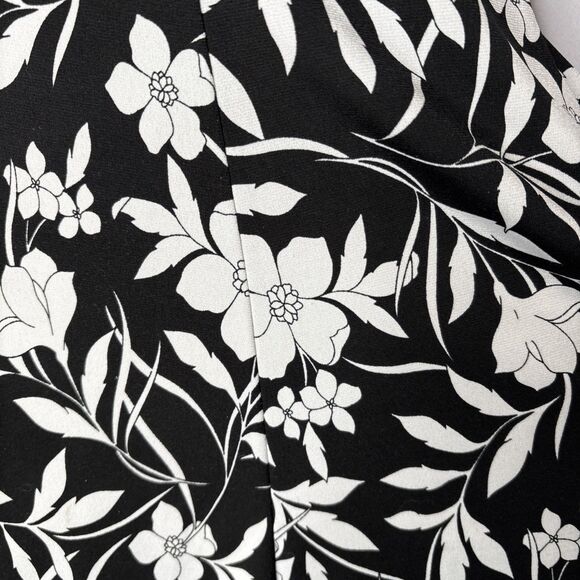 Susan Graver B&W Floral A-Line XS Skort - Picture 4 of 8